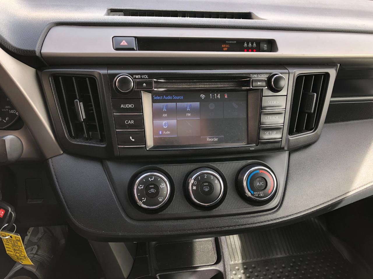 Toyota RAV4 LE AWD 2017