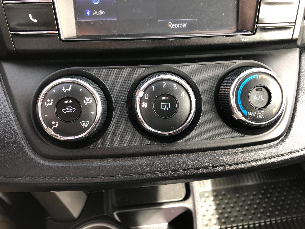 Toyota RAV4 LE AWD 2017