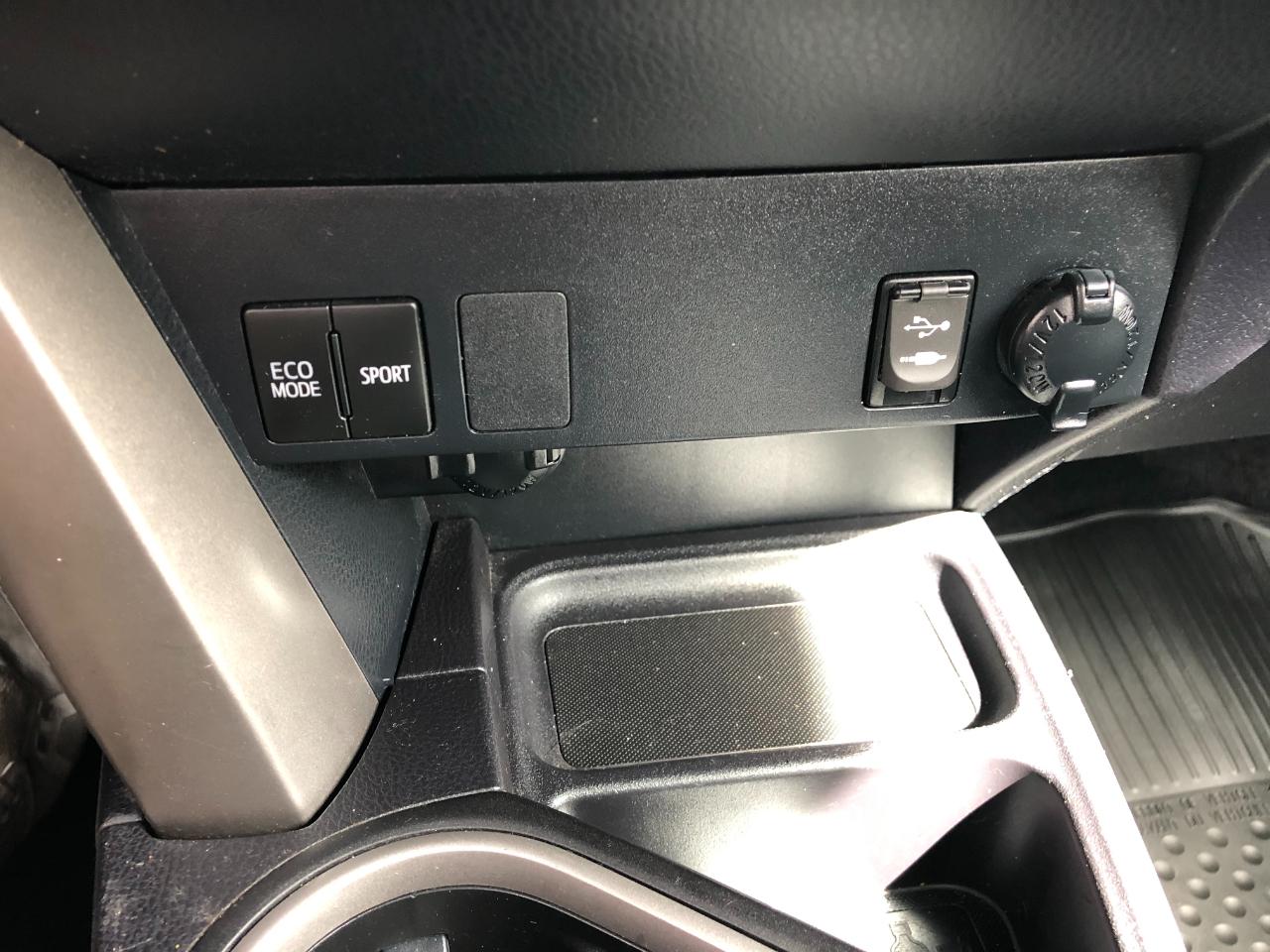 Toyota RAV4 LE AWD 2017