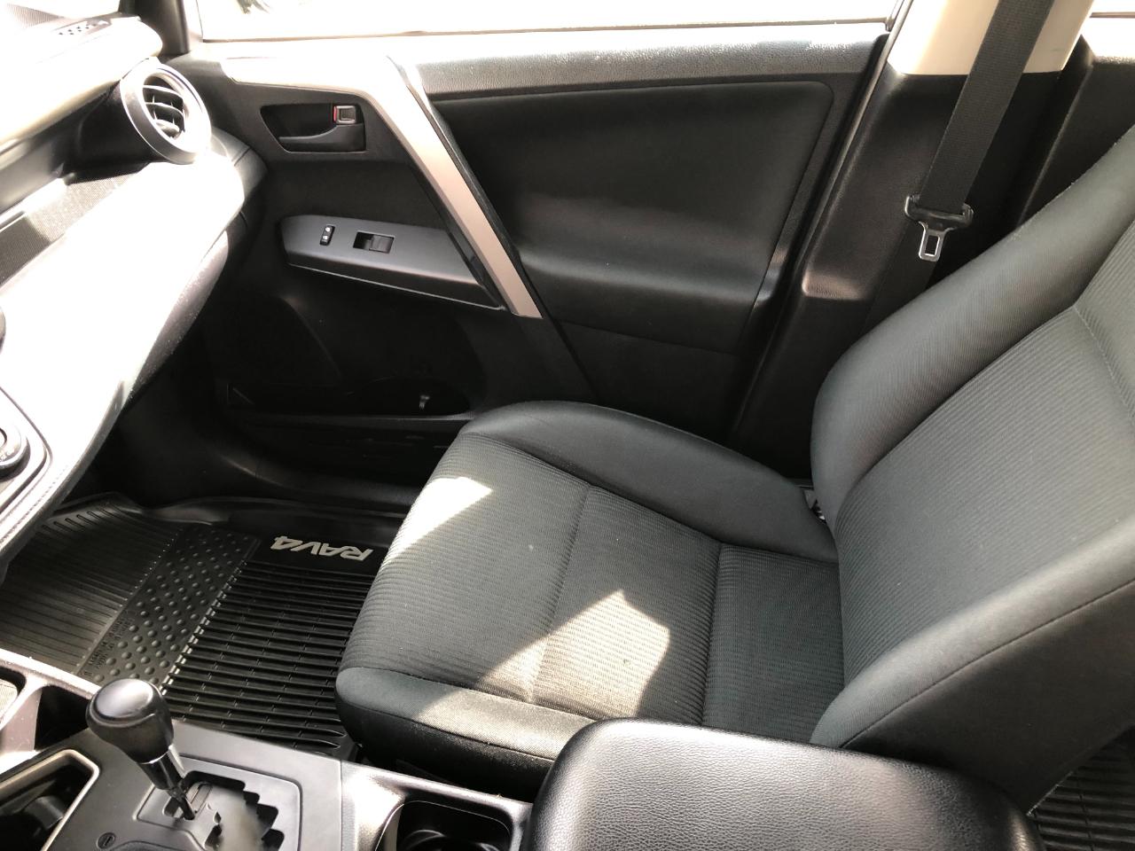 Toyota RAV4 LE AWD 2017