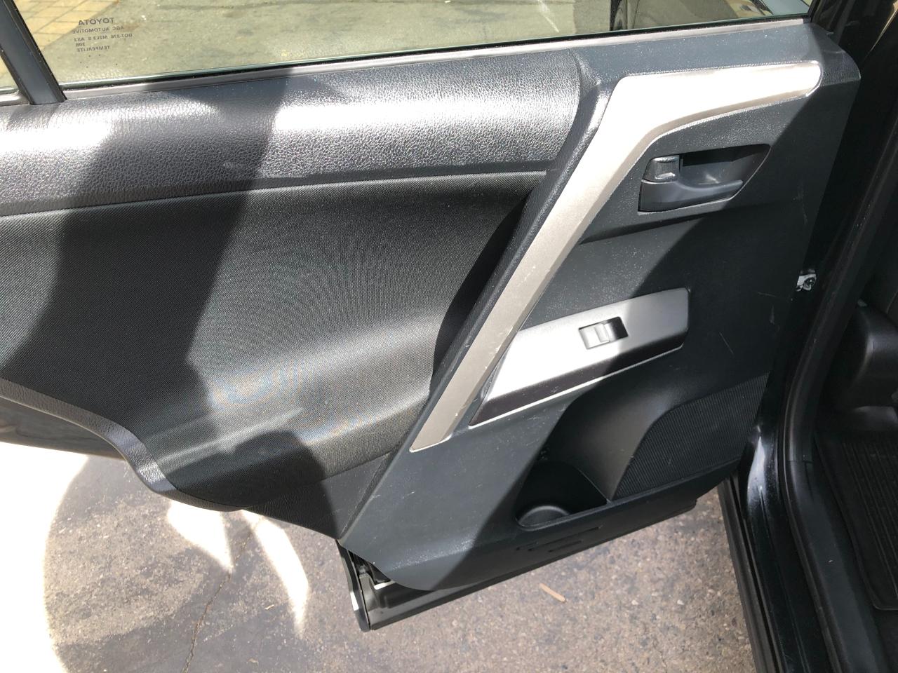 Toyota RAV4 LE AWD 2017