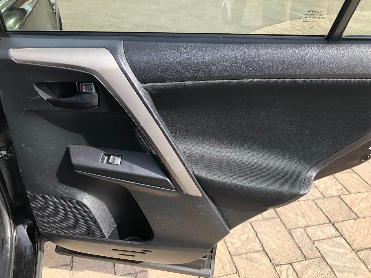 Toyota RAV4 LE AWD 2017