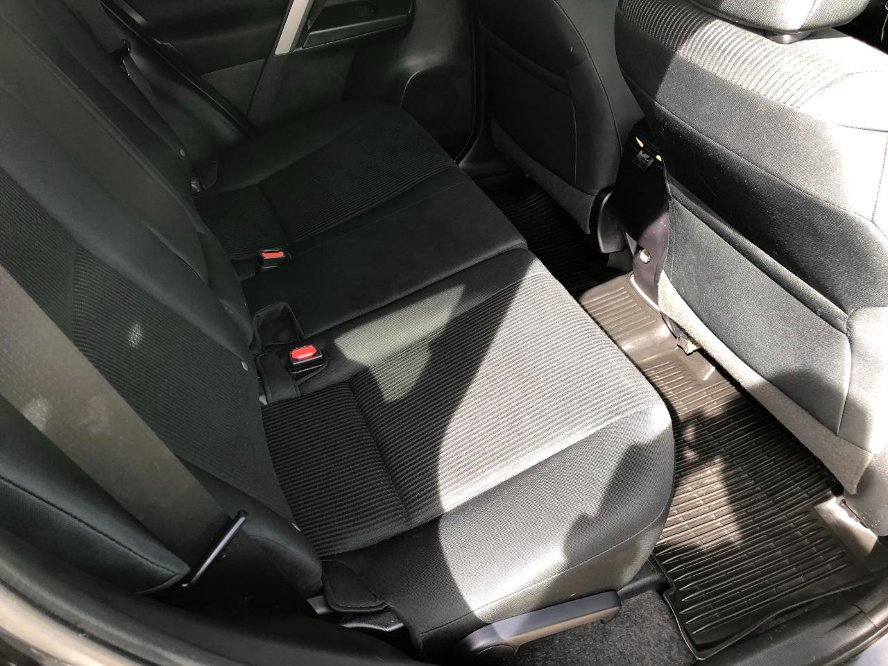 Toyota RAV4 LE AWD 2017