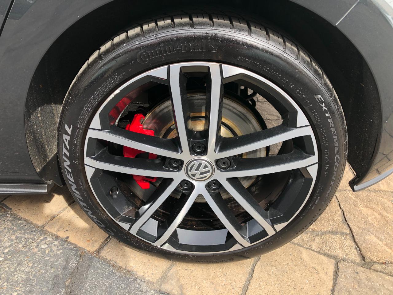 Volkswagen Golf GTI S 6A 4-Door 2017