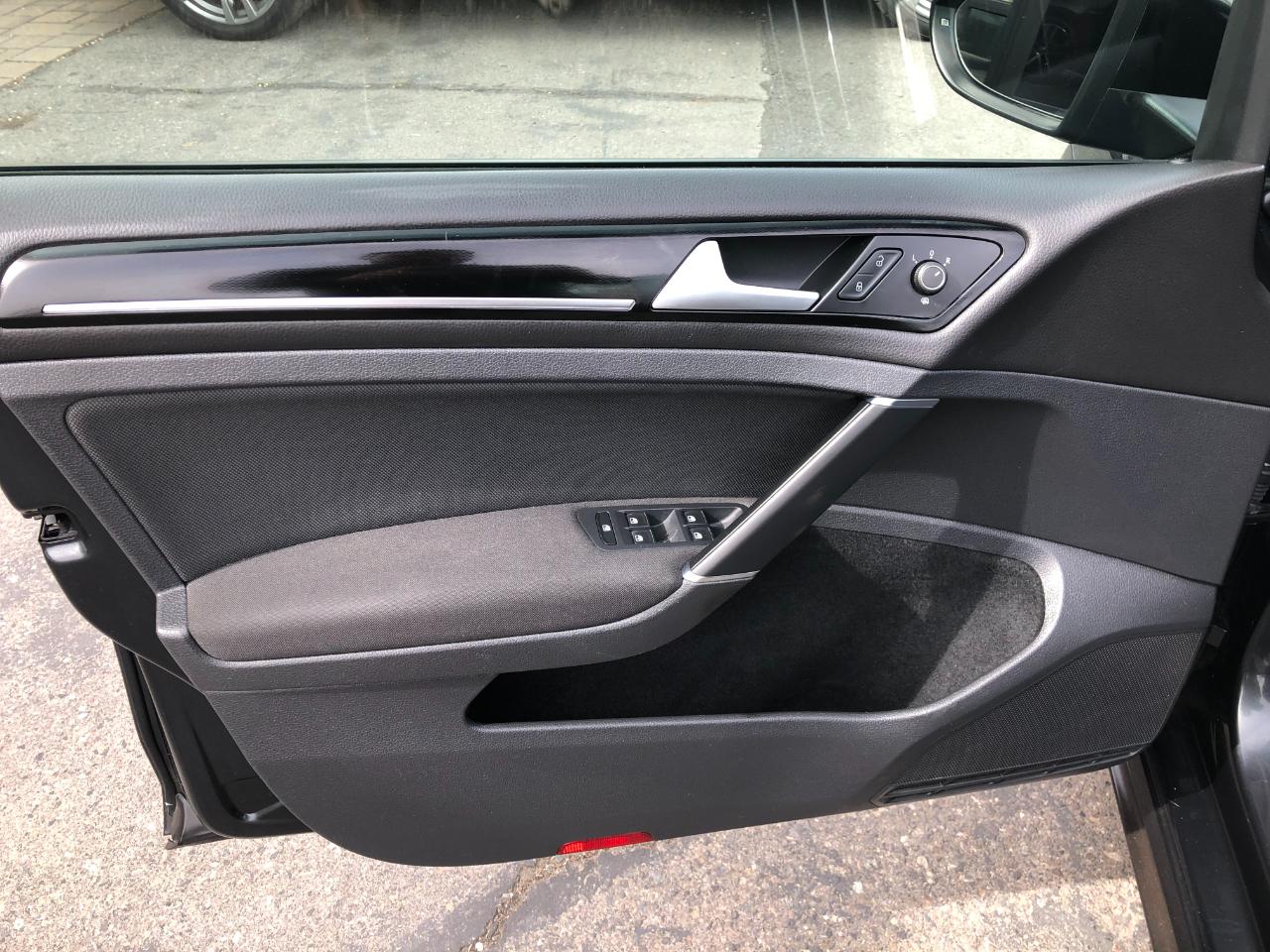 Volkswagen Golf GTI S 6A 4-Door 2017