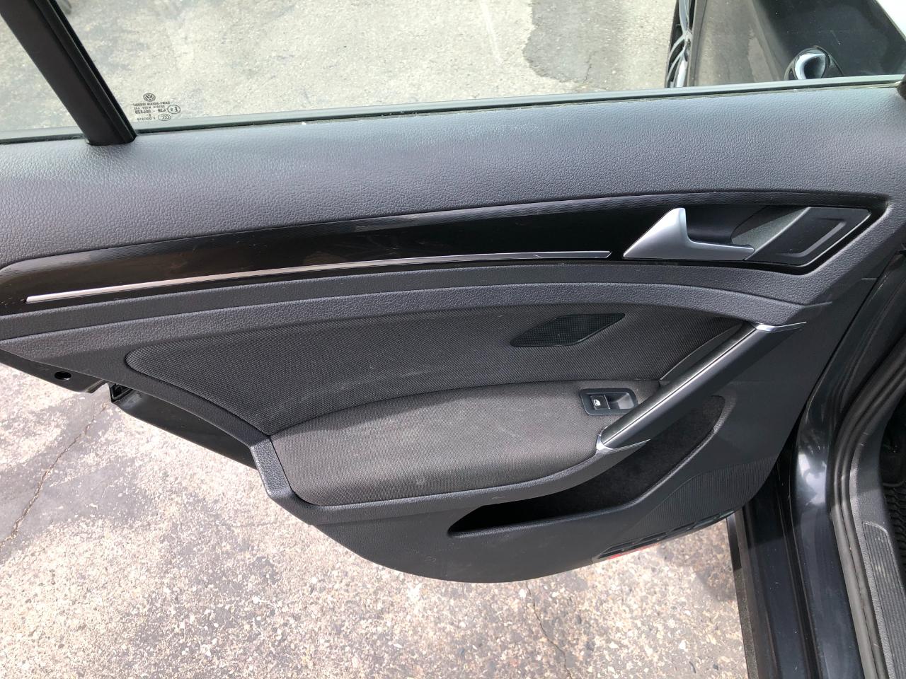 Volkswagen Golf GTI S 6A 4-Door 2017