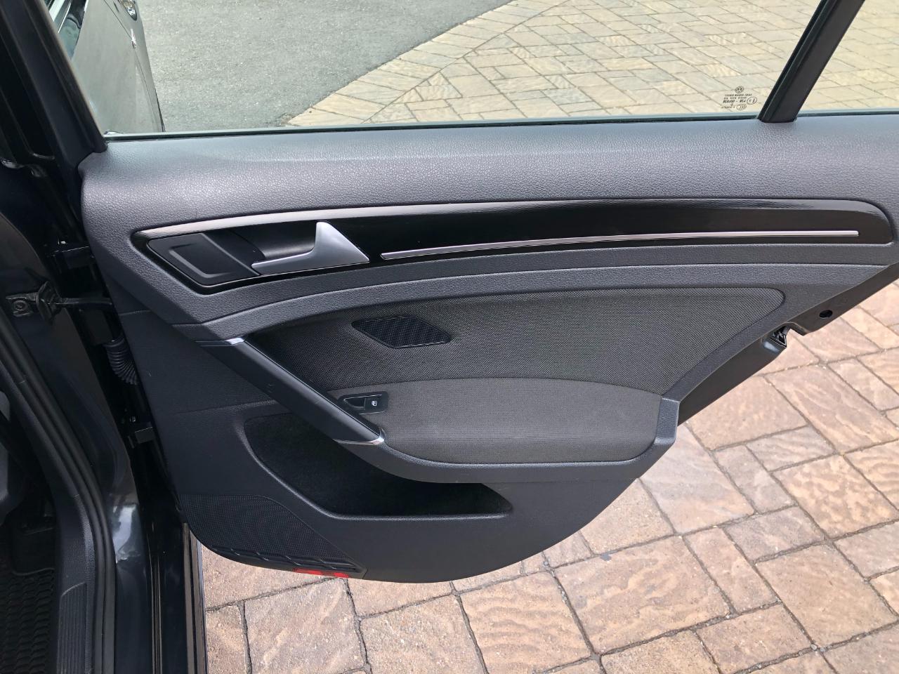 Volkswagen Golf GTI S 6A 4-Door 2017