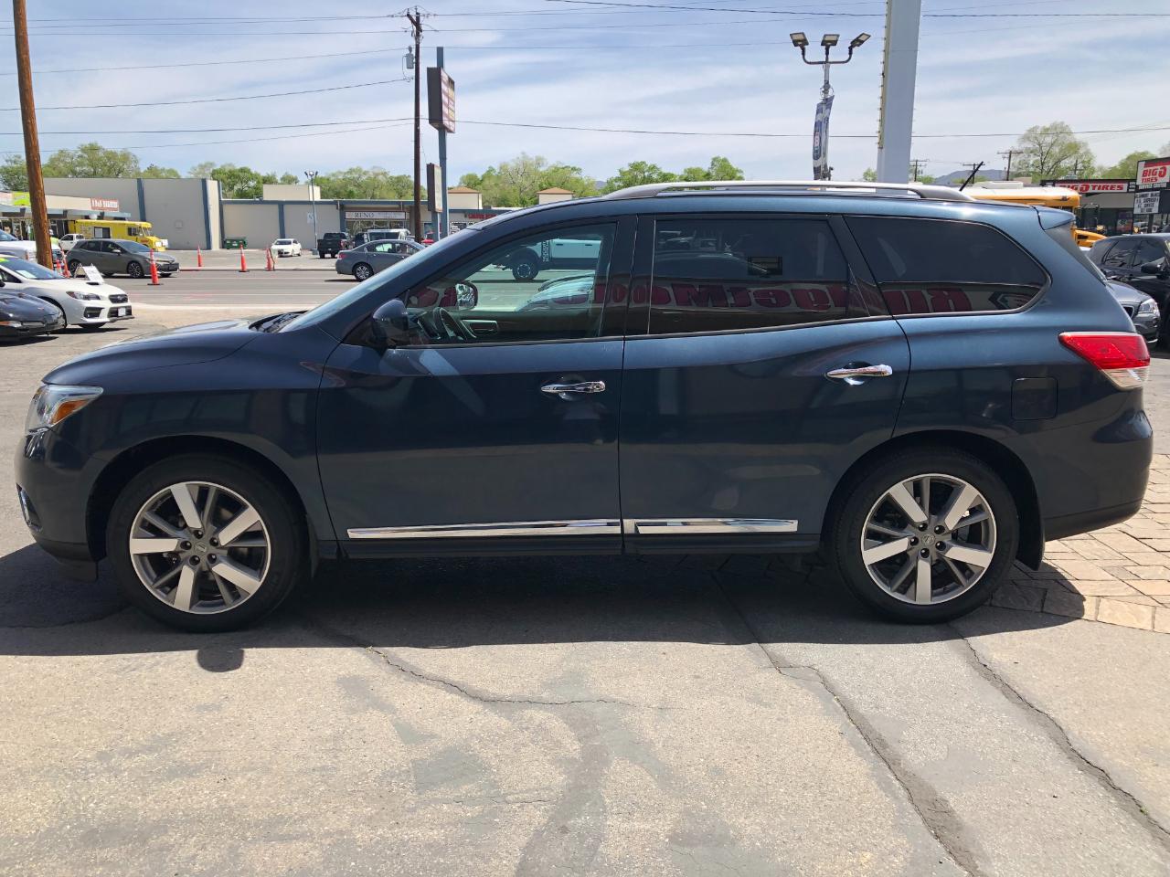 Nissan Pathfinder Platinum 4WD 2013