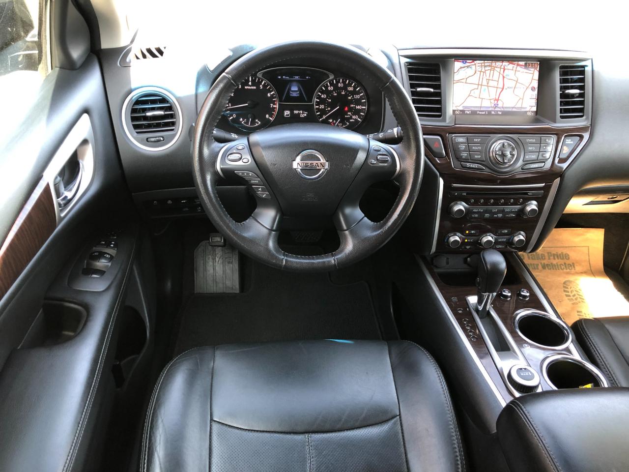 Nissan Pathfinder Platinum 4WD 2013