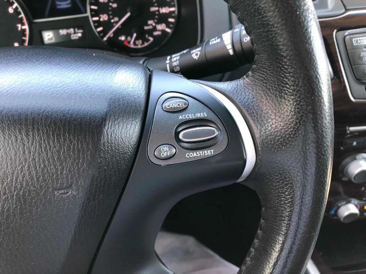 Nissan Pathfinder Platinum 4WD 2013