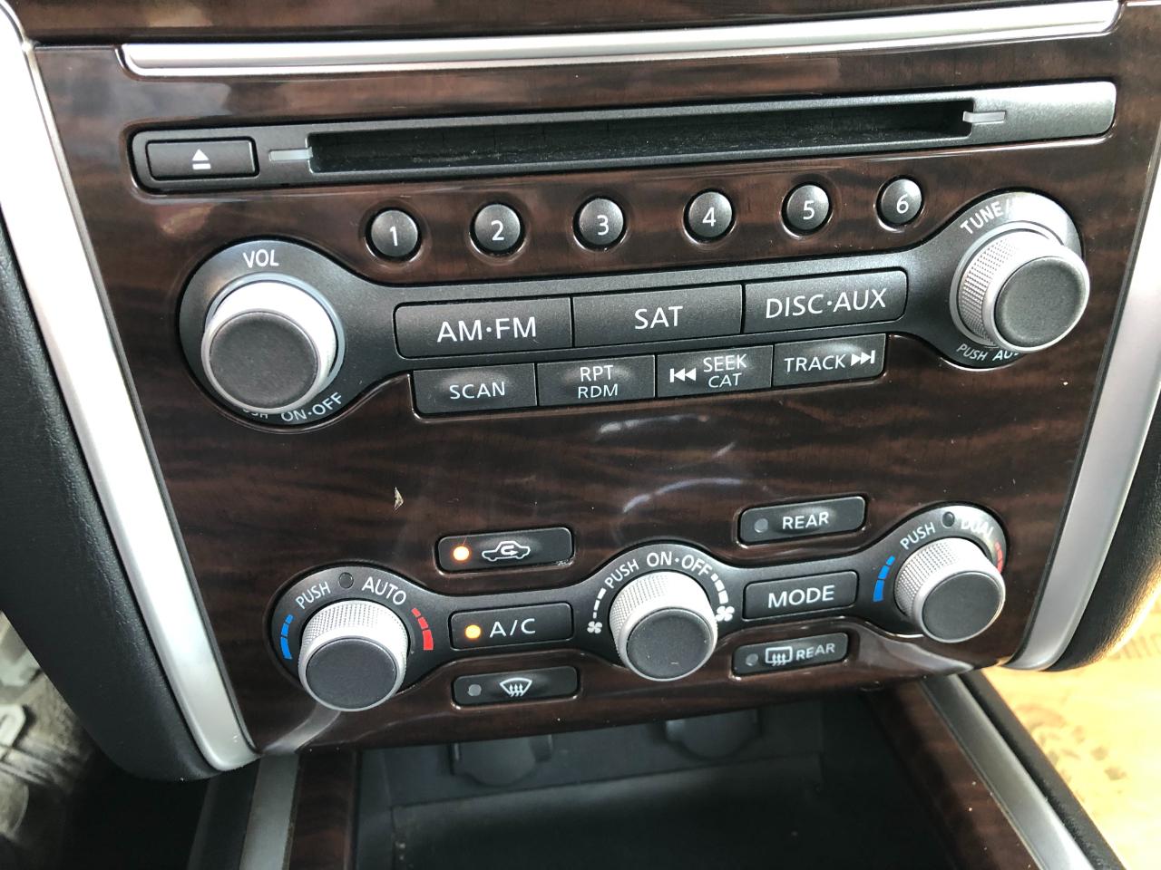 Nissan Pathfinder Platinum 4WD 2013