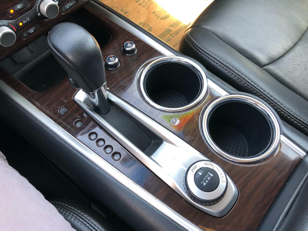 Nissan Pathfinder Platinum 4WD 2013