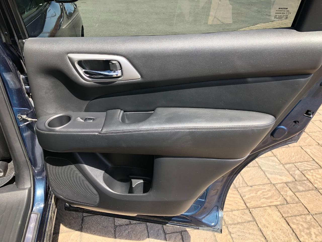 Nissan Pathfinder Platinum 4WD 2013