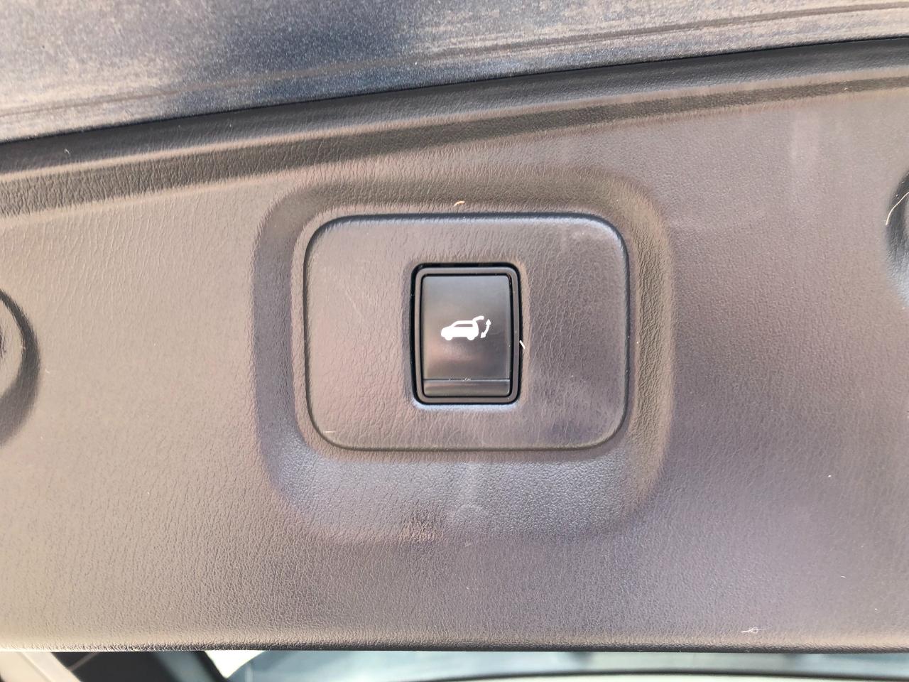 Nissan Pathfinder Platinum 4WD 2013