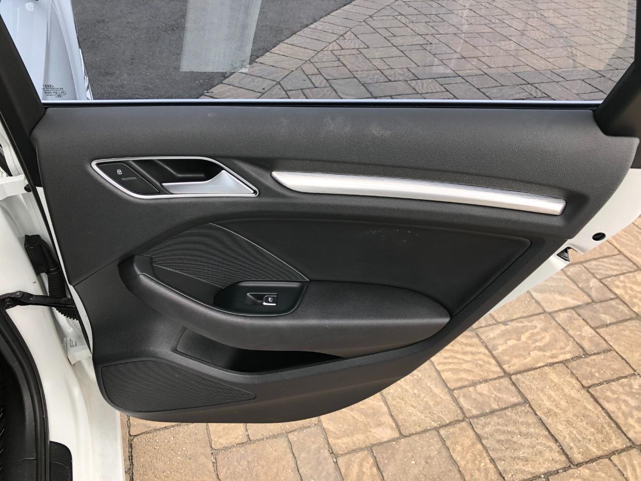 Audi A3 2.0T Premium Sedan quattro S tronic 2015