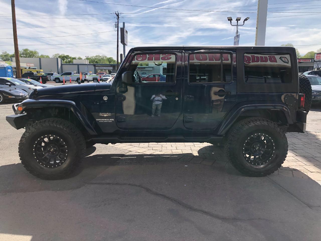 Jeep Wrangler Unlimited Sahara 4WD 2013