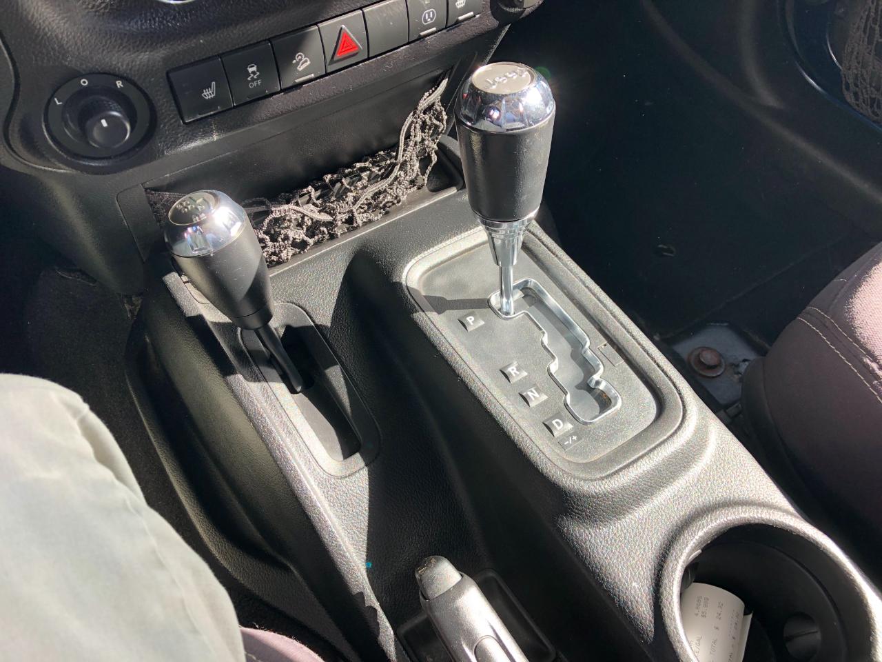 Jeep Wrangler Unlimited Sahara 4WD 2013