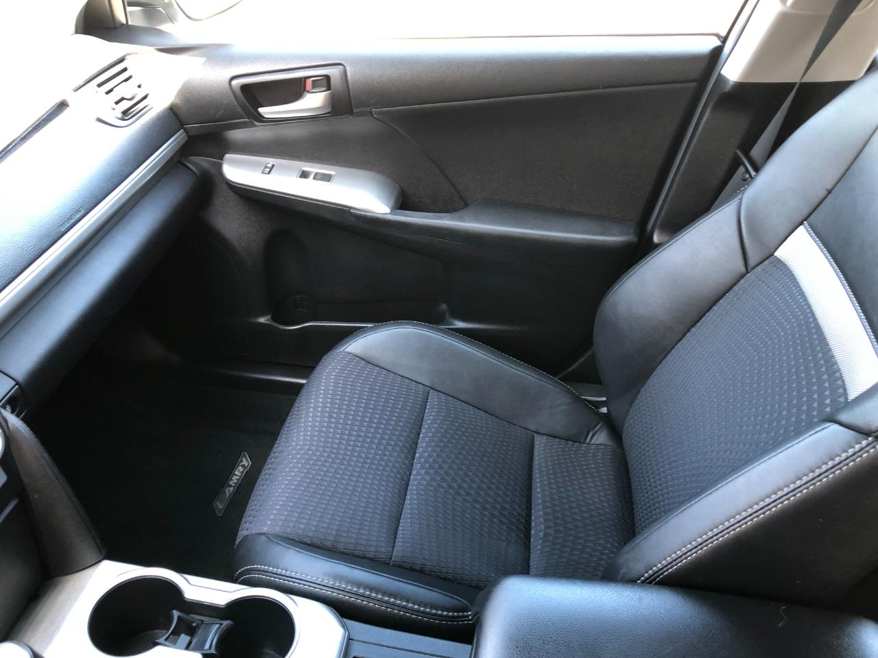 Toyota Camry SE 2012
