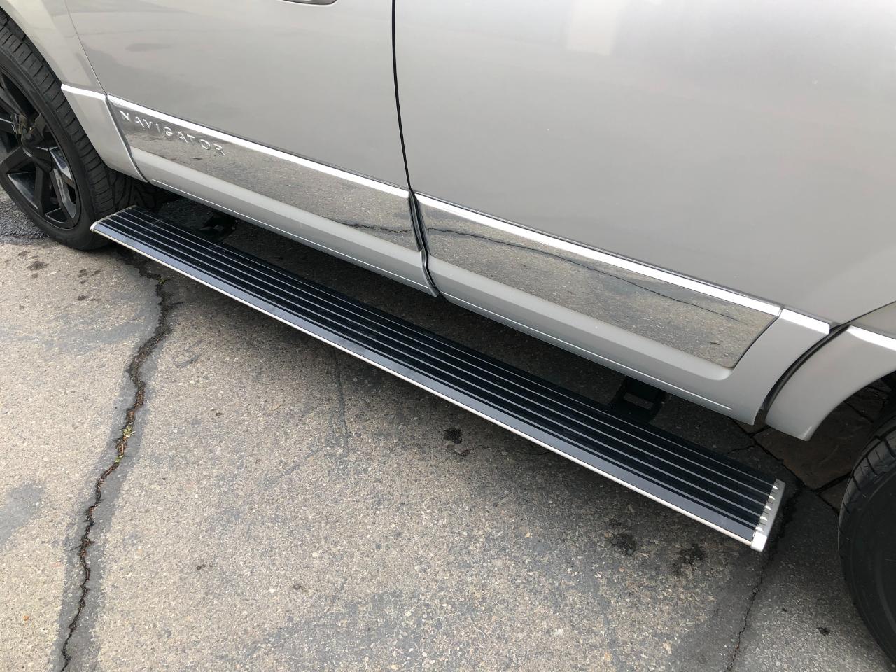 Lincoln Navigator 4WD 2011