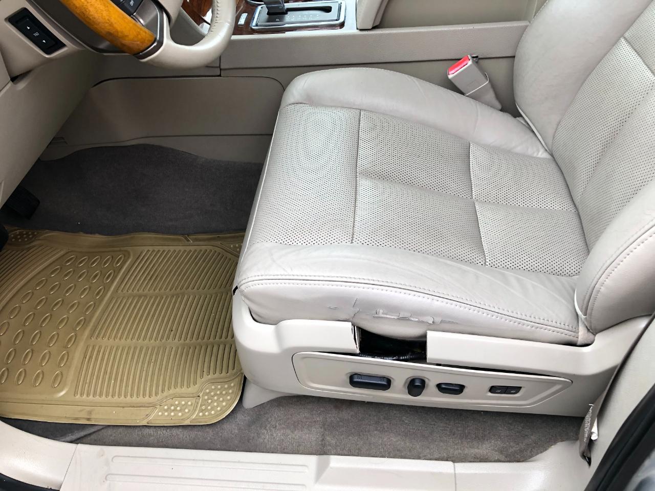 Lincoln Navigator 4WD 2011