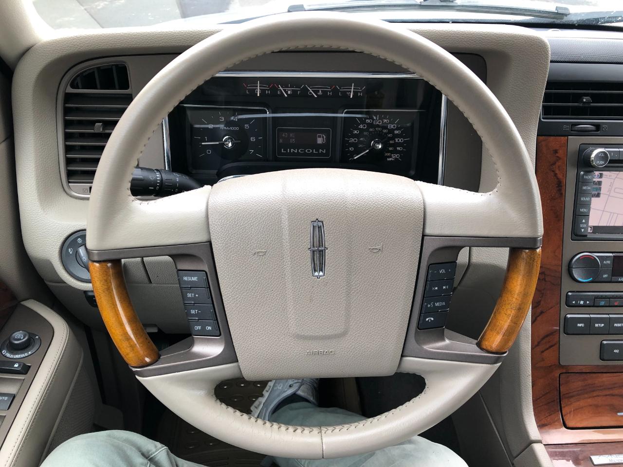 Lincoln Navigator 4WD 2011
