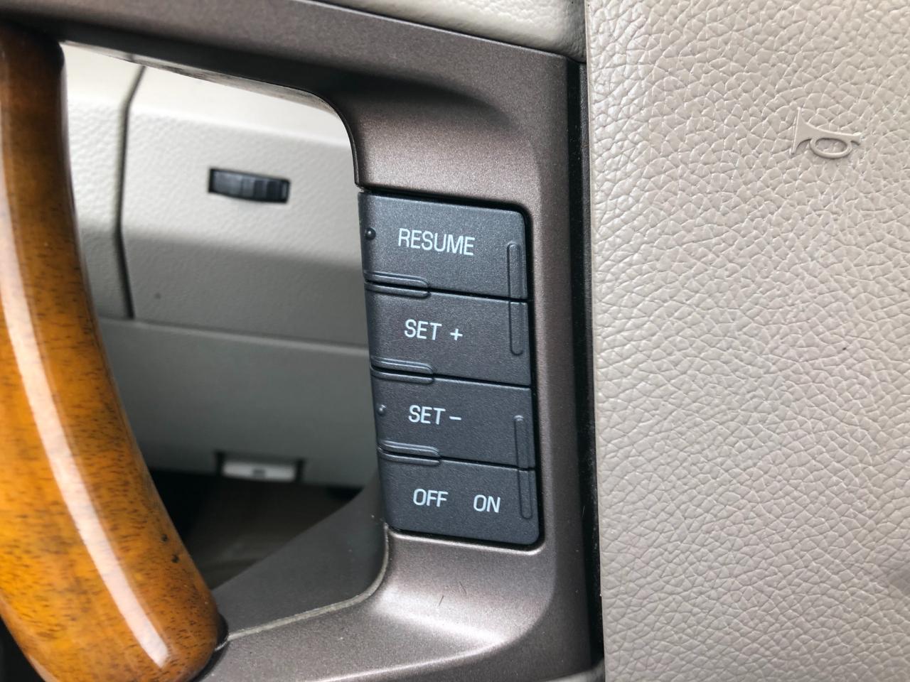 Lincoln Navigator 4WD 2011