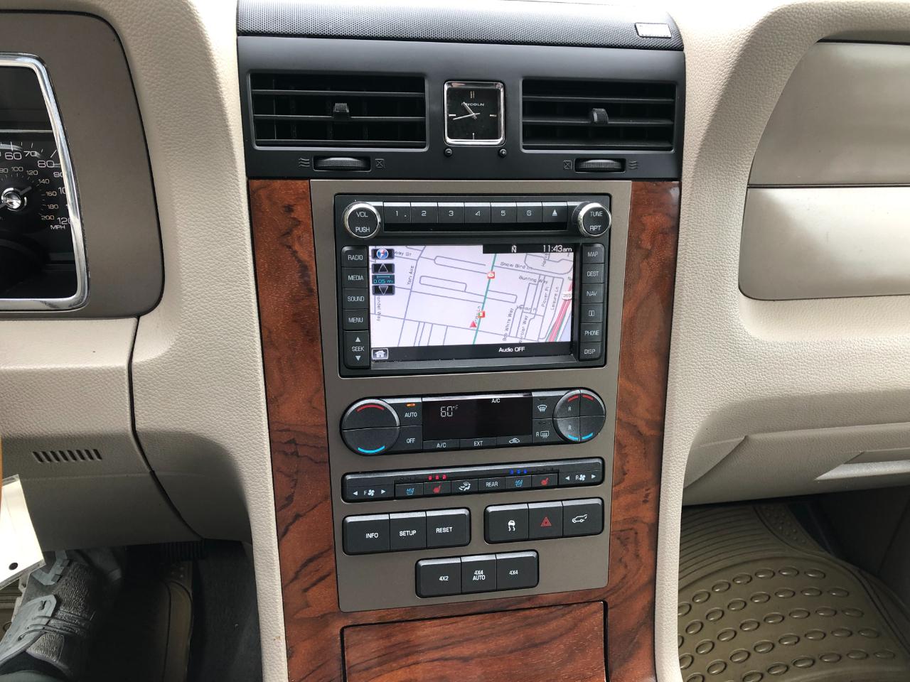 Lincoln Navigator 4WD 2011