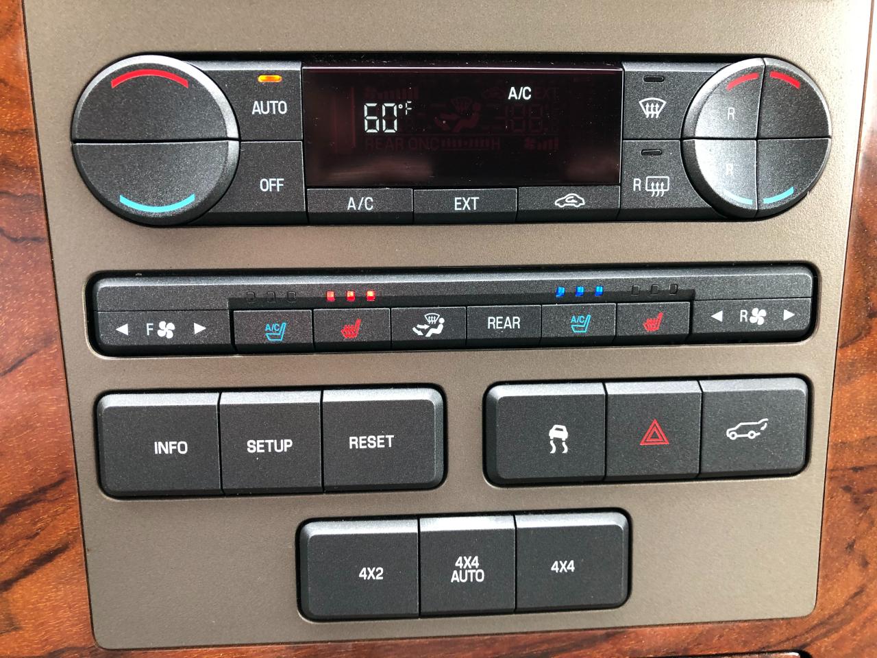 Lincoln Navigator 4WD 2011