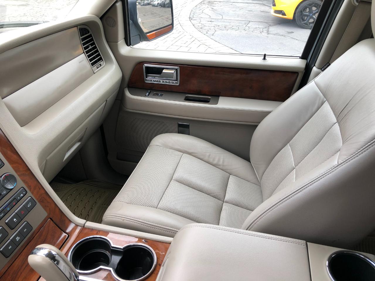 Lincoln Navigator 4WD 2011