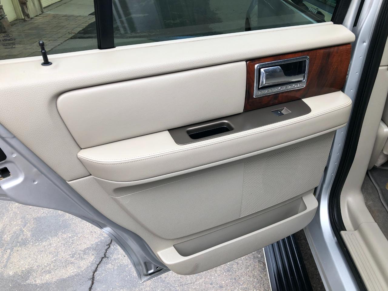 Lincoln Navigator 4WD 2011