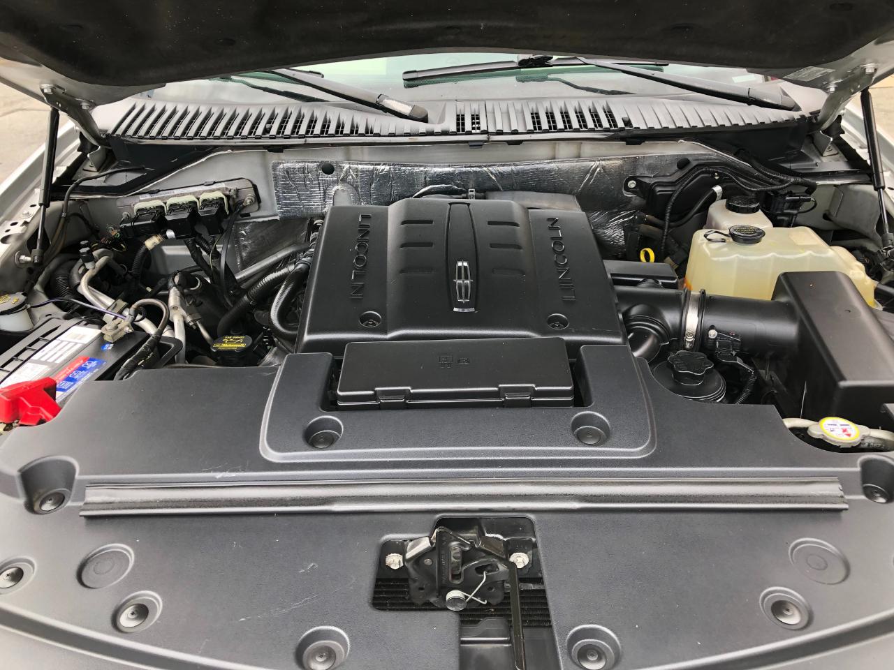 Lincoln Navigator 4WD 2011