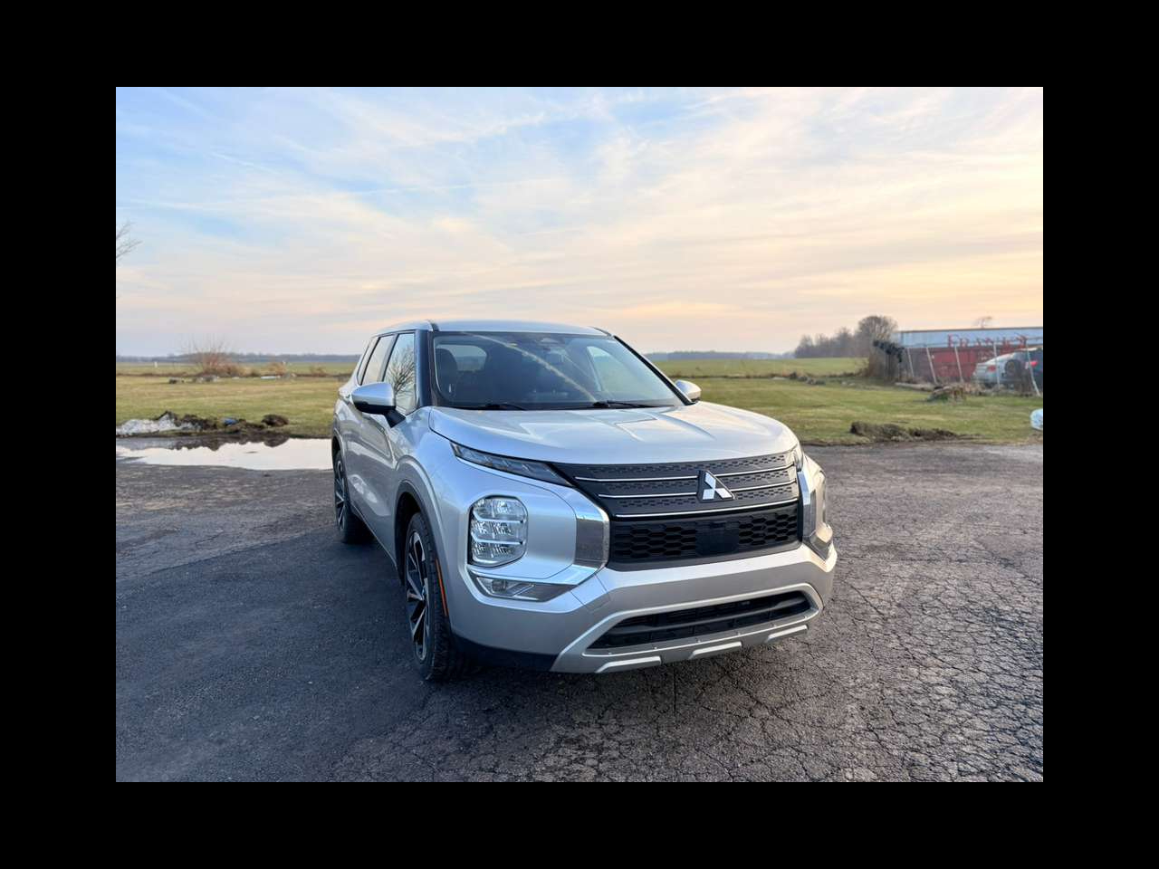 2023 Mitsubishi Outlander SE Special Edition's photo