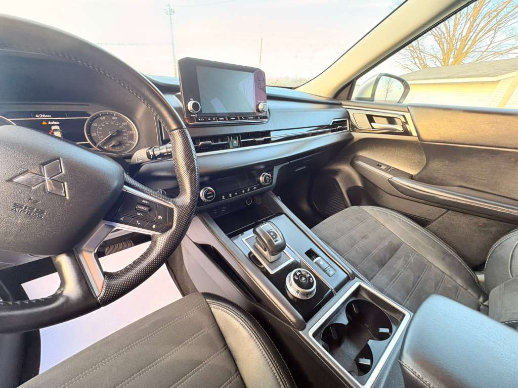 Mitsubishi Outlander  2023