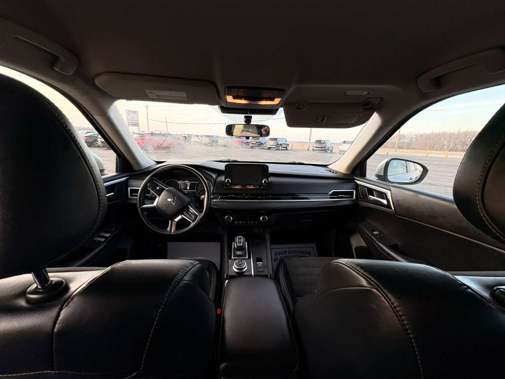 Mitsubishi Outlander  2023