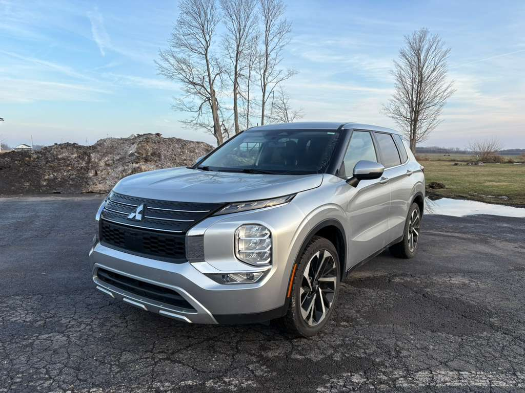 Mitsubishi Outlander  2023
