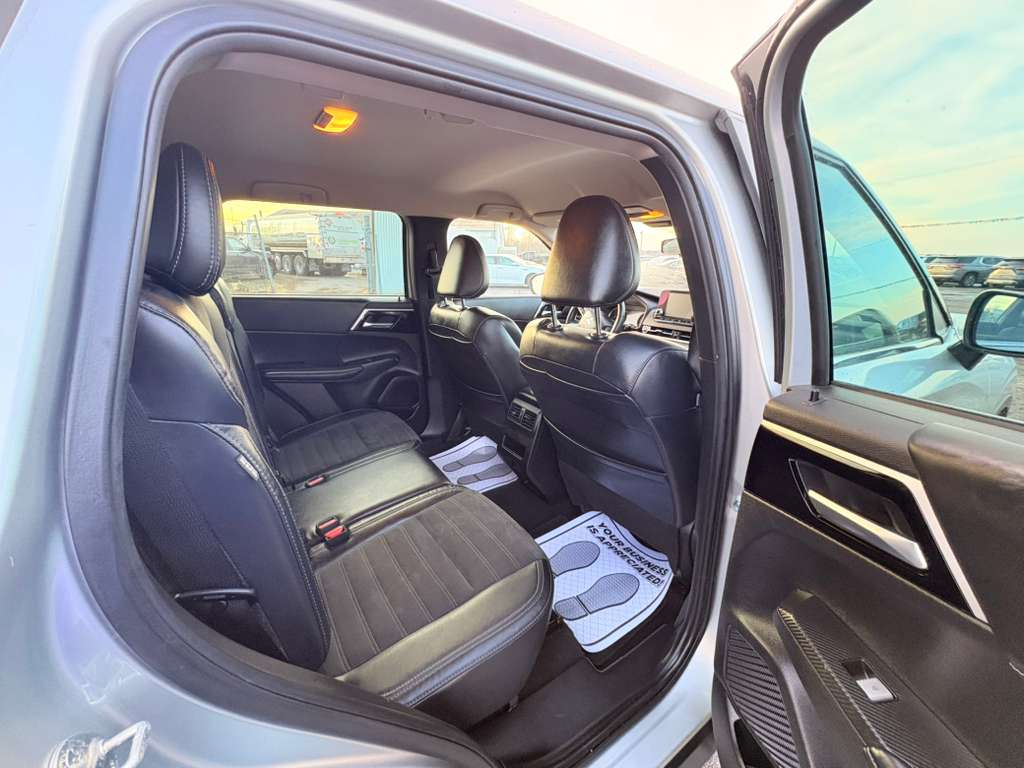 Mitsubishi Outlander  2023