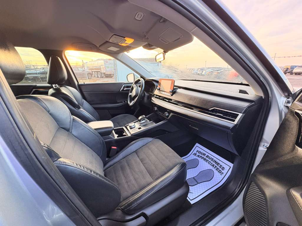 Mitsubishi Outlander  2023