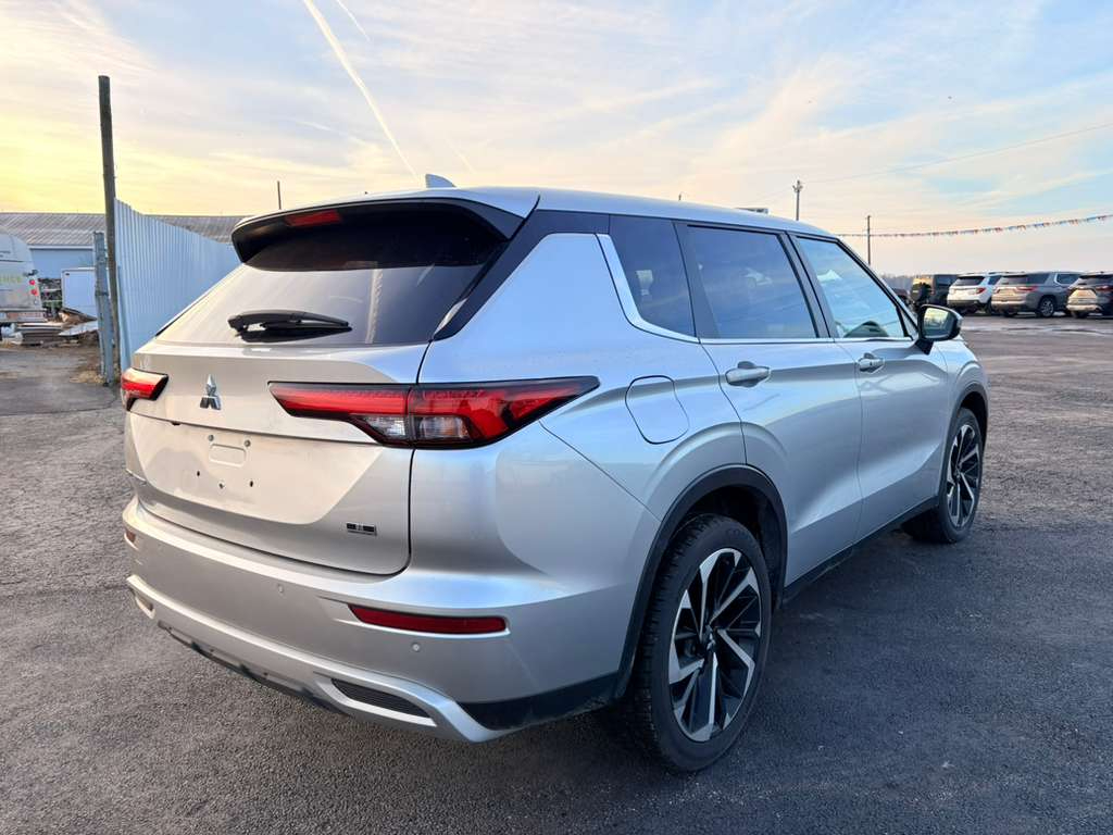 Mitsubishi Outlander  2023