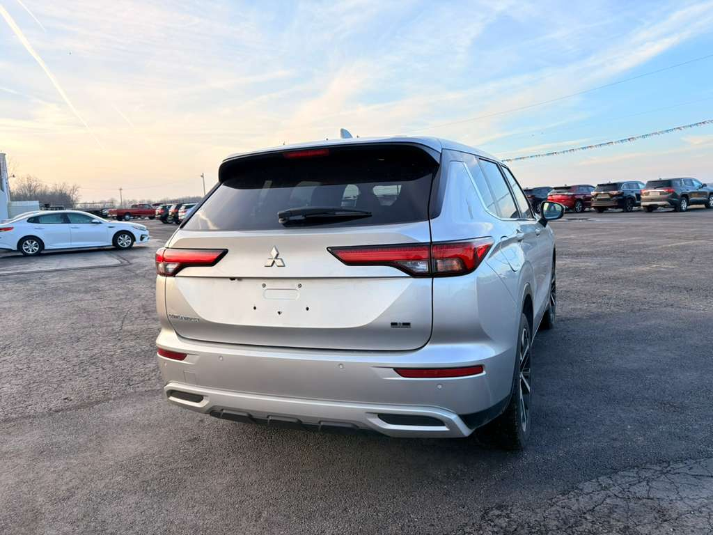 Mitsubishi Outlander  2023