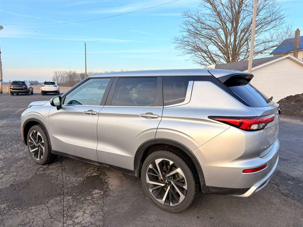 Mitsubishi Outlander  2023