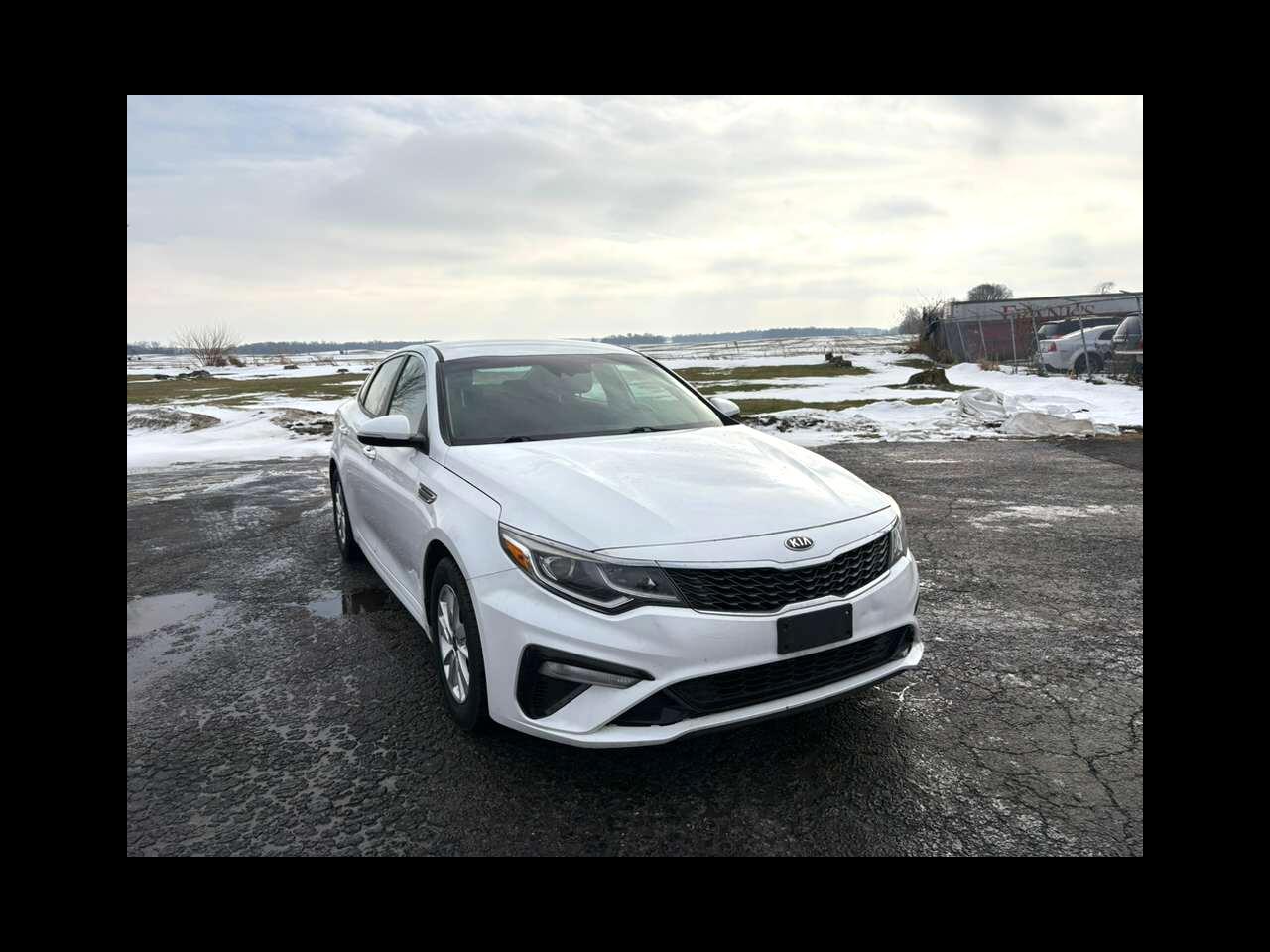 2019 Kia Optima LX's photo