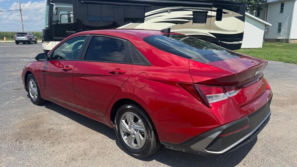 Hyundai Elantra  2025