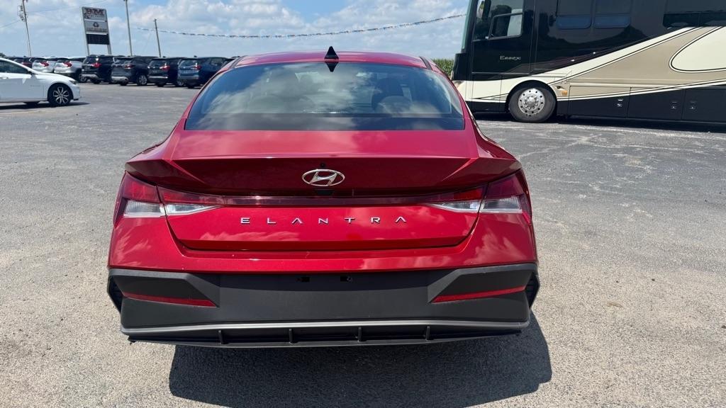 Hyundai Elantra  2025