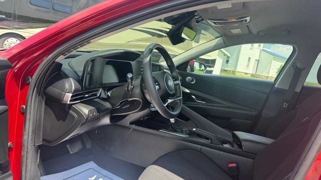 Hyundai Elantra  2025