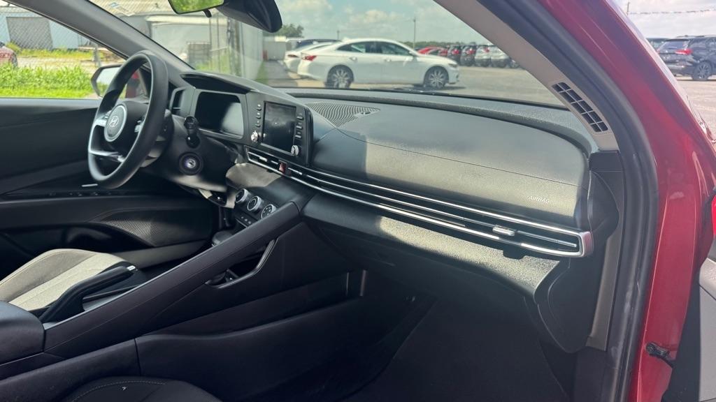 Hyundai Elantra  2025