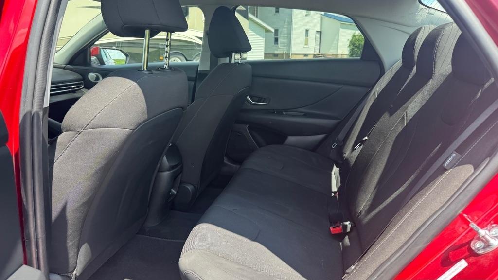 Hyundai Elantra  2025