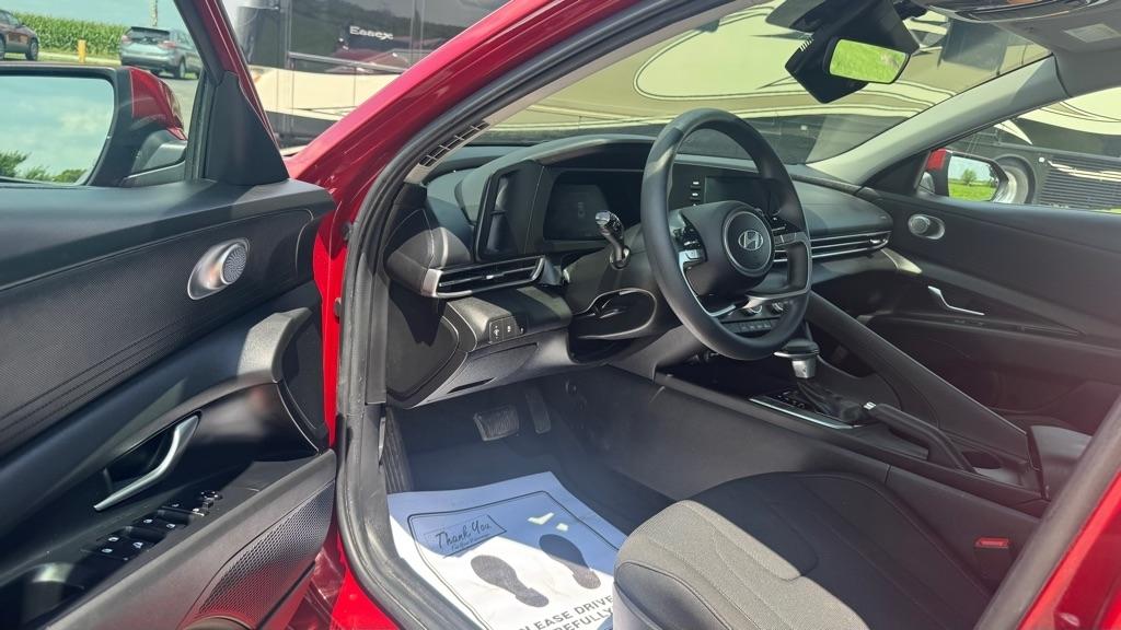 Hyundai Elantra  2025