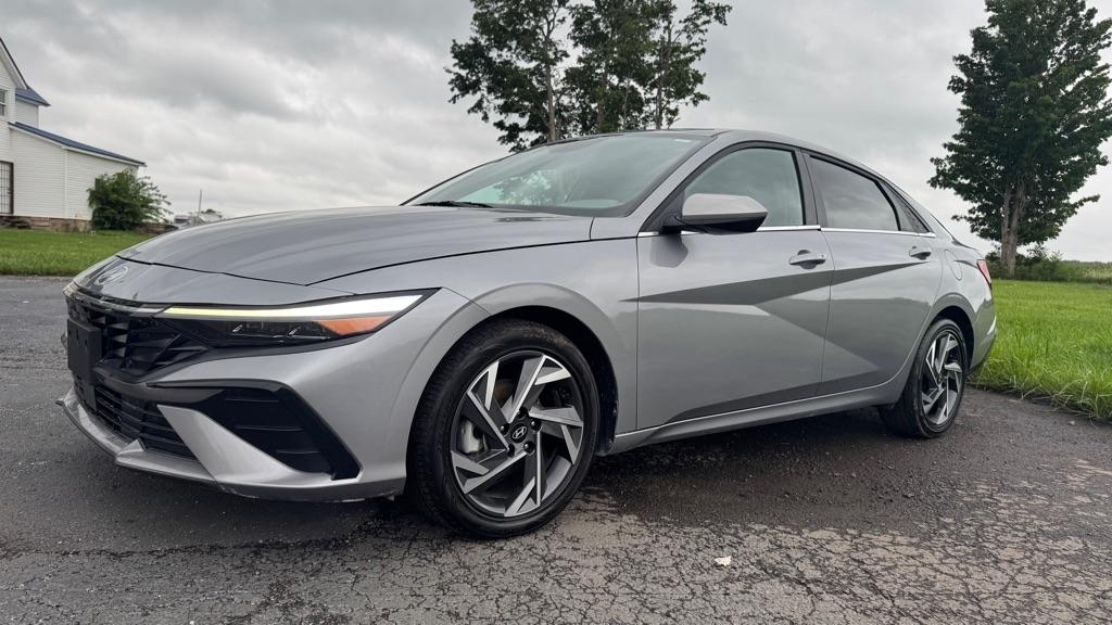 Hyundai Elantra  2025