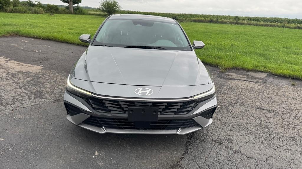 Hyundai Elantra  2025