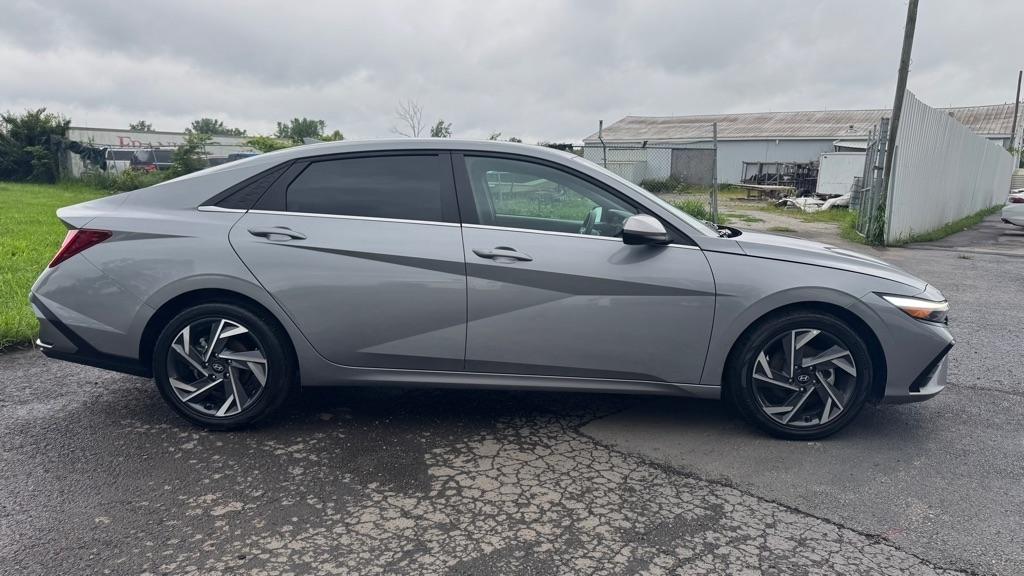 Hyundai Elantra  2025